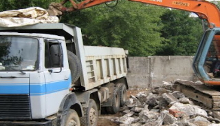 Вывоз строительного мусора с участка в Серпухове недорого от 1574 руб. | ИП Садыков В. Р.